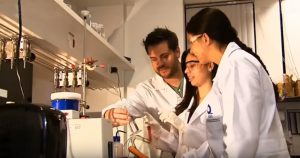 “Pilha biológica” e tecnologias inovadoras rendem prêmios a cientistas da USP