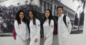 Na Faculdade de Odontologia, alunos da rede pública tornam-se jovens cientistas