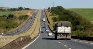 Respeito ao limite de cargas pode aumentar em até seis meses vida útil de rodovia