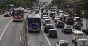 Mobilidade urbana é afetada pela falta de investimento em corredores de ônibus