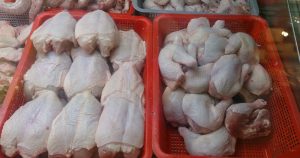 Arábia Saudita suspende compra de frango de frigoríficos brasileiros
