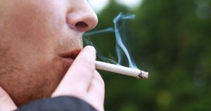 Medidas antifumo resultam na queda do número de fumantes no Brasil