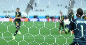 Incidência de Covid-19 no futebol paulista supera as mais altas do mundo, indica estudo