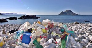 Plásticos são considerados vilões do meio ambiente