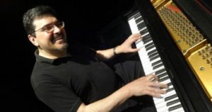 Pianista Marco Bernardo lança “O Pianeiro Chorão”