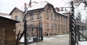 Mesmo depois de 75 anos, Auschwitz não deve ser esquecido