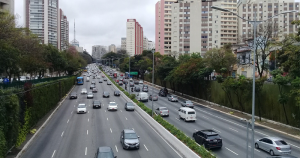 Níveis de poluentes atmosféricos caem nas metrópoles com políticas de mobilidade urbana