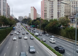 Trânsito de carros na cidade de São Paulo - Imagem: Pixabay