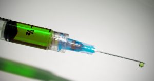 Países devem se preparar e garantir insumos para vacinação contra a covid-19