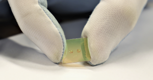 Plana, minúscula e ultrafina: cientistas da USP criam lente “impossível”