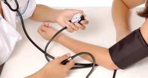 Alteração da pressão arterial em crianças e jovens pode estar associada a estilo de vida e genética