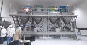 Reator utiliza luz ultravioleta para descontaminar vegetais