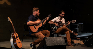 Duo de viola caipira apresenta variações do instrumento