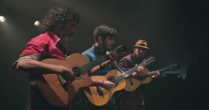 Trio curitibano apresenta a universalidade da viola caipira