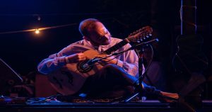Guitarrista apresenta a tradição portuguesa presente na viola braguesa