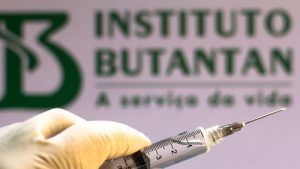 Desafio de vacinar contra covid-19 começa com 2,8 milhões de brasileiros