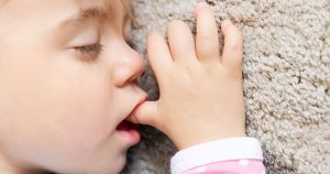 Faculdade de Odontologia busca crianças que chupam o dedo para triagem na ortodontia
