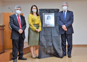 Faculdade de Ciências Farmacêuticas de Ribeirão Preto realiza cerimônia de entronização de quadro de ex-diretora
