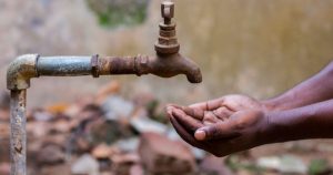 Falta de medidas de racionamento para conter crise hídrica pode levar a apagões