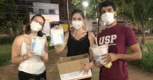Estudantes da USP ajudam mulheres em situação de rua a terem acesso a absorventes