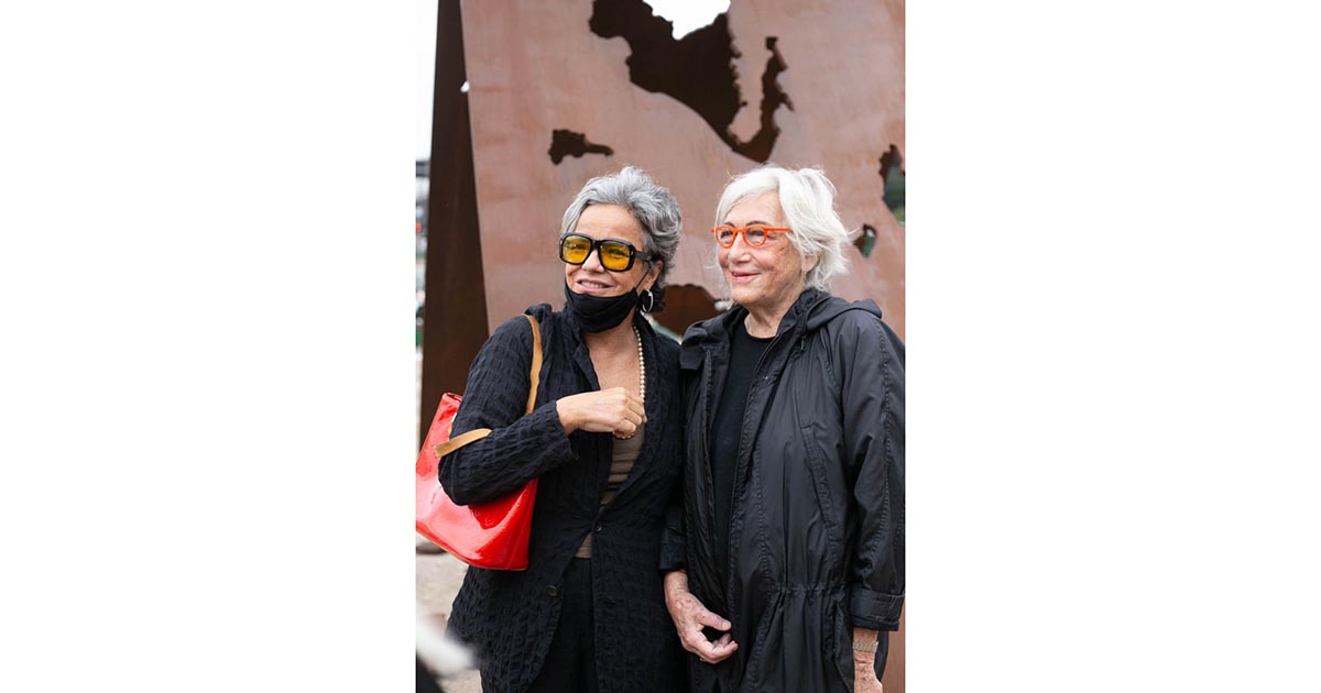 Maria Bonomi (à direita) e a artista Helena Peres - Foto: Divulgação
