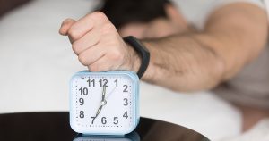 Privação de sono crônica ou aguda afeta controle da caminhada