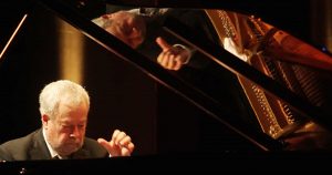 Concerto presta homenagem ao pianista Nelson Freire