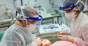 Hospital da USP oferece curso de auxiliar de saúde bucal para jovens carentes