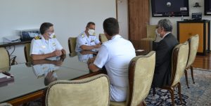Novo diretor do Centro de Coordenação de Estudos da Marinha em SP visita a Reitoria