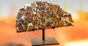 Mensageiros siderais: meteoritos em exposição na USP ajudam a contar história do sistema solar