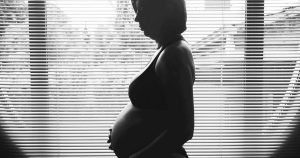 Relatório da ONU mostra que 50% das gravidezes no mundo não são planejadas