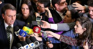 Trauma, cibersegurança e gênero: pesquisa traz panorama das ameaças a jornalistas no Brasil e no mundo