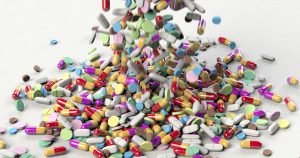 Artigo alerta para os riscos da publicidade de medicamentos isentos de prescrição na TV aberta