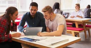 Com empréstimo de notebooks, iniciativa na USP quer incentivar uso da tecnologia nas aulas