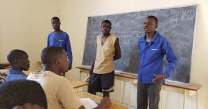 USP ultrapassa fronteiras e leva projeto de leitura a uma prisão de Angola