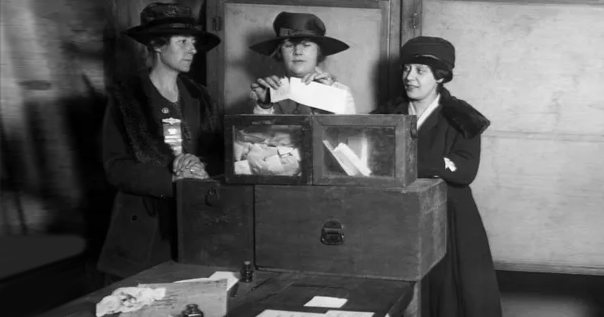 O voto feminino no Brasil passou a ser permitido oficialmente a partir do Código Eleitoral de 1932 - Foto: Reprodução/TSE