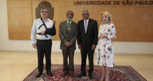 Professor da USP é homenageado pelo presidente de Cabo Verde