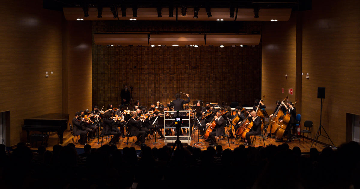 Concerto da Orquestra de Câmara da USP em 2022, sob regência de André Bachur - Foto: Bia Borges