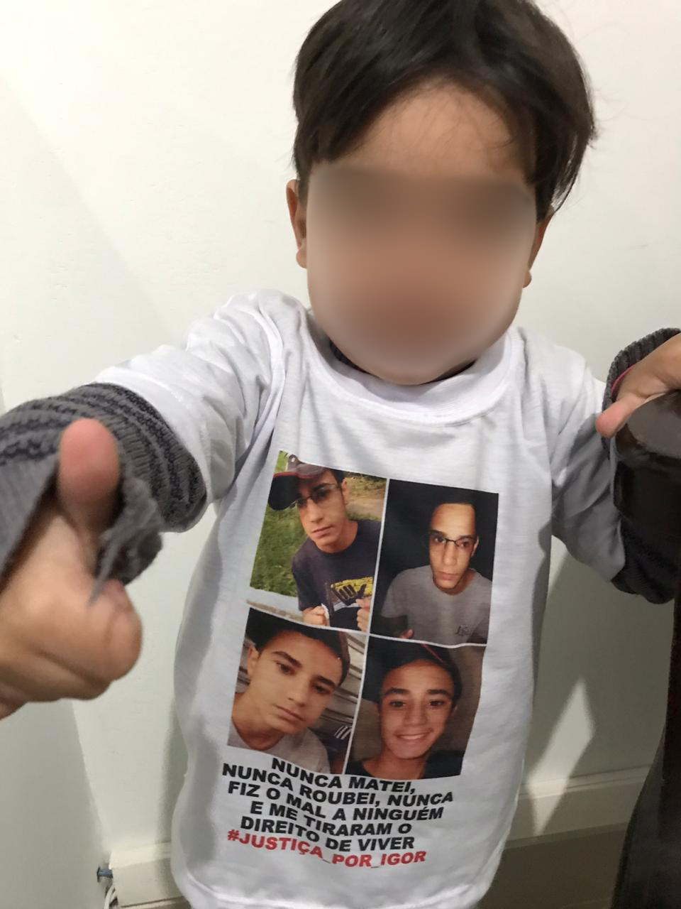 Após a morte de Igor, amigos e parentes participaram de uma manifestação pedindo justiça, e vestiram camisetas em homenagem ao jovem - Foto: arquivo pessoal /cedida por familiares