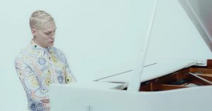 Pianista dos Estados Unidos Micah McLaurin toca Chopin na USP