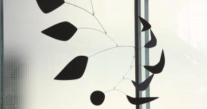 Clareira do MAC exibe “Viúva Negra”, de Alexander Calder