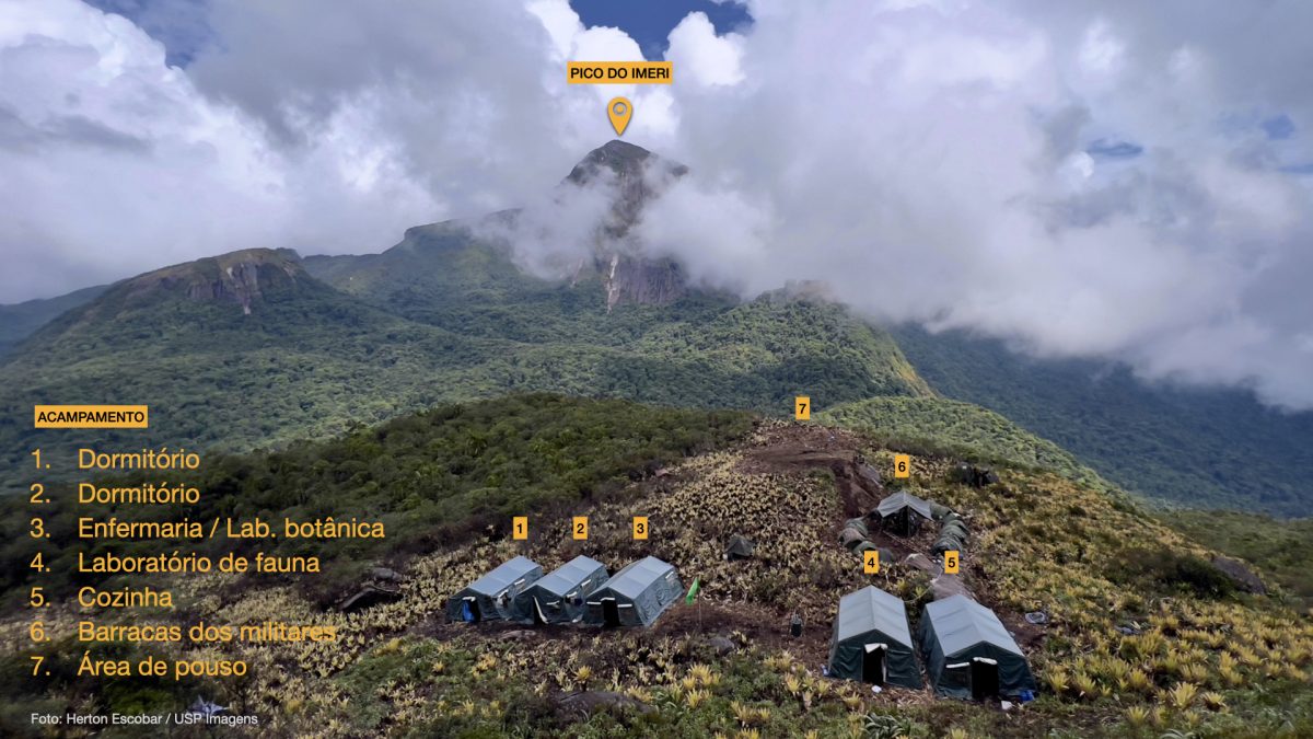 Estrutura do acampamento da expedição, montado pelo Exército Brasileiro a 1.870 metros de altitude. Única via de acesso era pelo ar, de helicóptero - Foto: Herton Escobar/USP Imagens