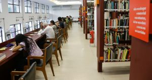 Bibliotecas são importantes espaços de estudo para estudantes de baixa renda