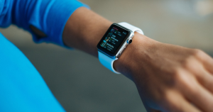 Smartwatches auxiliam no incentivo à atividade física, mas não têm eficiência comprovada