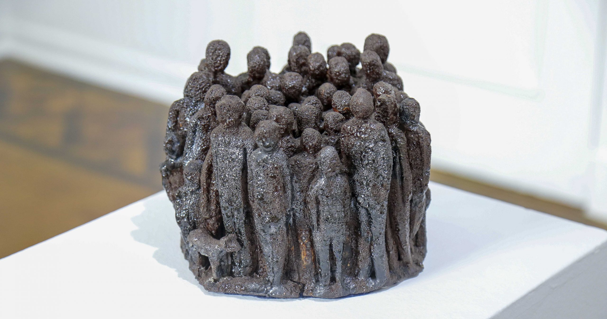 "Revolta", de Beth Novi, a única escultura da exposição - Foto: Marcos Santos/USP Imagens
