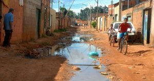 Melhorias no saneamento ainda são necessárias para o Brasil conter epidemias como a da dengue