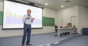 Presidente do CNPq, Ricardo Galvão, participa de simpósio do Instituto de Física