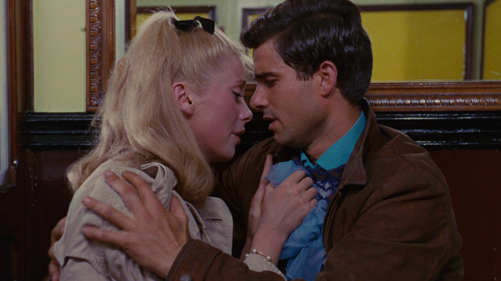 Cena do filme "Os Guarda-Chuvas do Amor" (1964) - Foto: Reprodução/Cinusp
