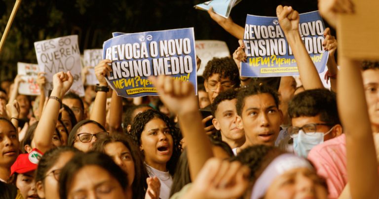 manifestação contra o novo ensino médio