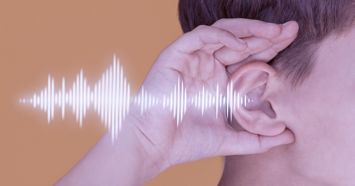 Como consequência do esforço auditivo, podem ser elencados o estresse, a fadiga e os prejuízos no desempenho acadêmico - Foto: Freepik